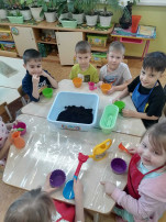 Огород на окне в группе "Радуга" Огород на окне в группе "Радуга".