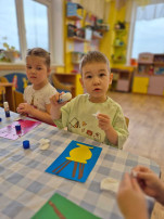 В группе " Звездочки " малыши сделали веточку мимозы из ваты! В группе " Звездочки " малыши сделали веточку мимозы из ваты!.