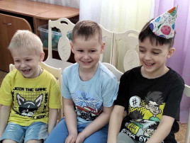 Праздник 1 апреля это день шуток, веселья и смеха Праздник 1 апреля это день шуток, веселья и смеха.