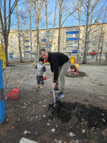 Субботник в группе №2 "Ромашка" Субботник в группе №2 "Ромашка".